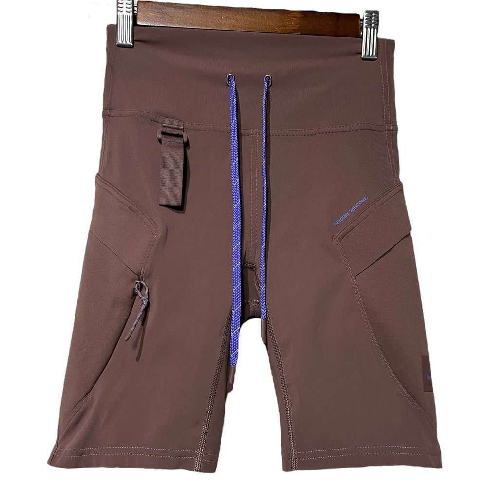 Lululemon Cargo Supper-High Rise Hiking Shorts 8”